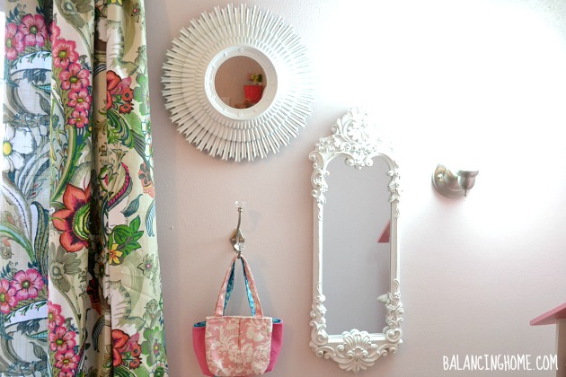 What to hang on the walls in a big girl room - Mirror wall