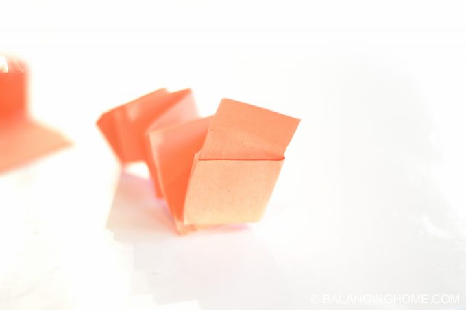 kid-craft-folded-paper-caterpillar-13