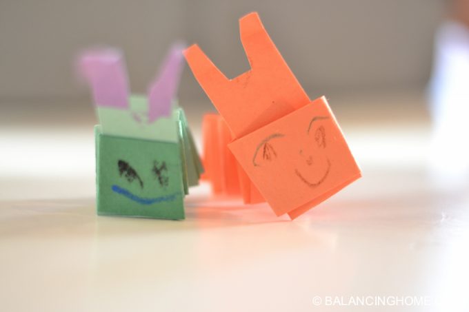 kid-craft-folded-paper-caterpillar-3