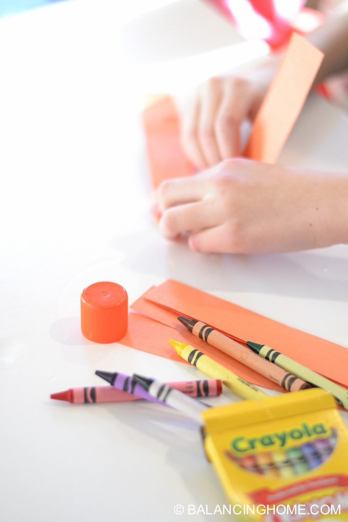kid-craft-folded-paper-caterpillar-9